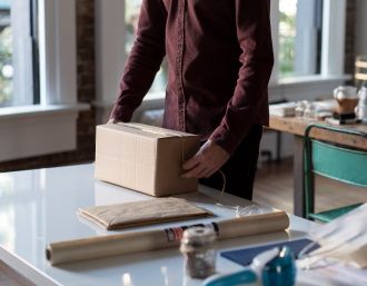 image de mobilier de bureau dans une entreprise